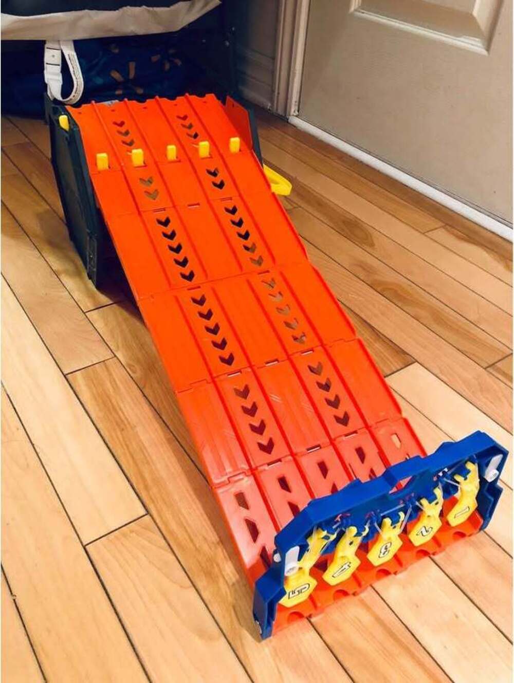 Hot Wheels Roll Out Raceway Action Track for Portable Toy Cars